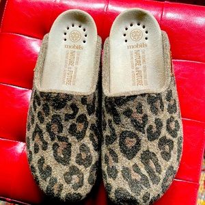 Mephisto Mobils cozy slippers in Jaguar Brown